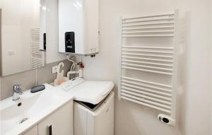 Maisons de vacances 2 Bedroom Stunning Home In Jard-Sur-Mer : photos des chambres