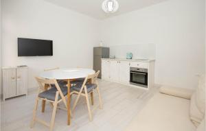 1 Bedroom Nice Apartment In Trogir 