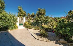 3 Bedroom Awesome Apartment In Lovran