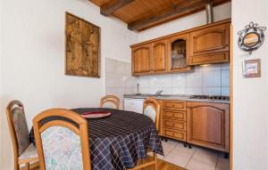 2 Bedroom Gorgeous Apartment In Lovran