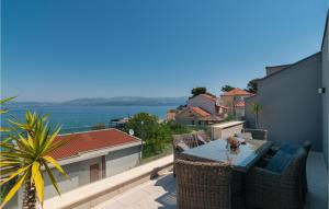 Stunning Apartment In Sutivan With Wifi