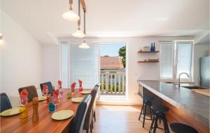 Stunning Apartment In Sutivan With Wifi