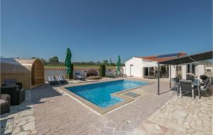 Amazing Home In Valtursko Polje