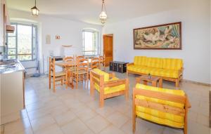 1 Bedroom Amazing Apartment In Ghisoni