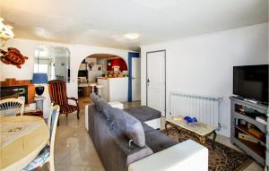 Maisons de vacances Awesome Home In Flacheres : photos des chambres