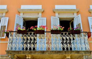 2 Bedroom Cozy Apartment In Volosko