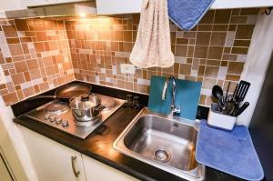 Gaming 2br in Makati with City View Arcade Netflix