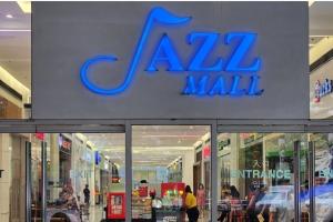 Gaming 2br in Makati with City View Arcade Netflix