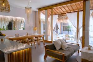 LAGOM - Luxury Villa