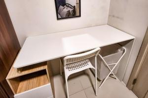 Gaming 2br in Makati with City View Arcade Netflix