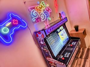 Gaming 2br in Makati with City View Arcade Netflix