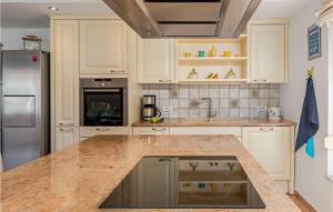 Gorgeous Apartment In Barbat With Wifi