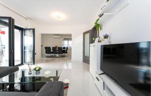 Stunning Home In Maslenica With Wifi 