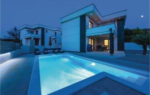 Three-Bedroom Holiday Home In Razanj