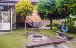 4 Bedroom Stunning Home In Dominikowo