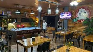 Mom's Shie Restaurant and Apartelle - Caba