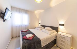 Gorgeous Apartment In Seget Donji 