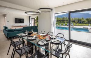 Amazing Home In Radosic