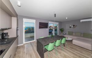 Awesome Apartment In Okrug Gornji