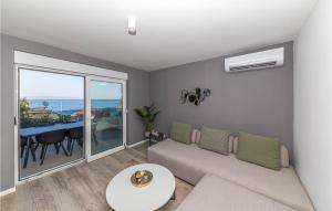 Awesome Apartment In Okrug Gornji 