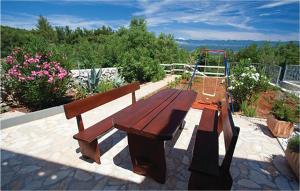 Beautiful Apartment In Malinska 