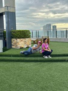 52sqmComfy2BR and 2BA Resort-inspired Flair Towers Condo