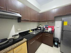 52sqmComfy2BR and 2BA Resort-inspired Flair Towers Condo