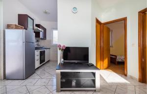 Nice Apartment In Rtina With Wifi 