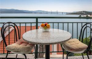 Beautiful Apartment In Klek With Wifi