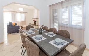 Beautiful Home In Opuzen With Wifi