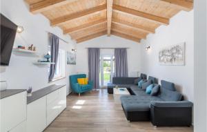 Amazing Home In Gajana With Wifi