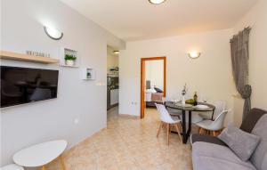 Gorgeous Apartment In Klek With Wifi