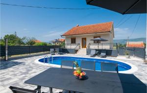 Gorgeous Home In Runovici With Kitchen