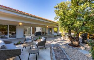 2 Bedroom Pet Friendly Home In Zestilac 