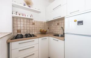 Three-Bedroom Holiday Home In Mratovo