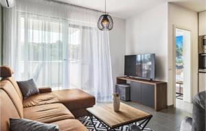 Gorgeous Apartment In Premantura 