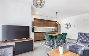 Gorgeous Apartment In Premantura 