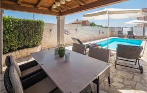 Holiday Home Kastelir 50 With Outdoor Swimmingpool