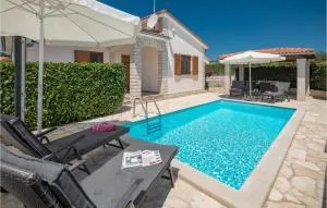 Holiday Home Kastelir 50 With Outdoor Swimmingpool - Babići