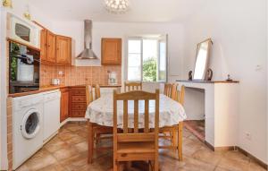 Maisons de vacances Beautiful Home In Santa Maria Poggio : photos des chambres