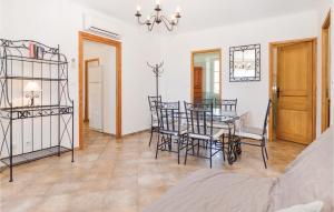 Maisons de vacances Beautiful Home In Santa Maria Poggio : photos des chambres