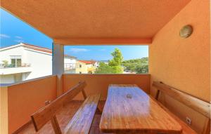 One-Bedroom Apartment In Okrug Donji