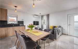 Stunning Home In Labin With Wifi