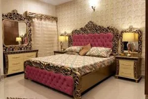 Majestic 2 Bedroom CONDO 1 Minute from GIGA Mall - New Mīrpur