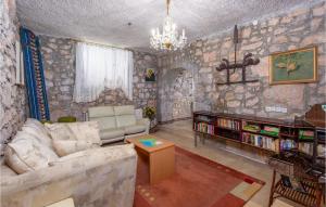2 Bedroom Amazing Apartment In Gabonjin 