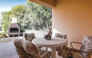 Lovely Home In Pula With Wifi