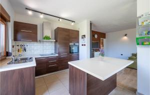 3 Bedroom Awesome Home In Liznjan