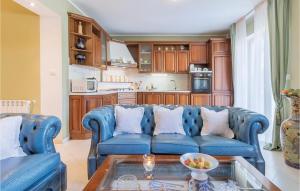 2 Bedroom Cozy Apartment In Pula