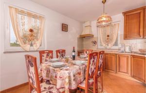 Beautiful Apartment In Polje With Wifi