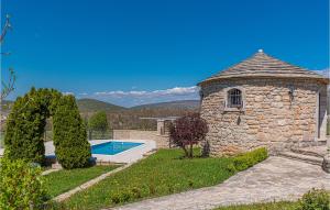 Two-Bedroom Holiday Home In Kijevo